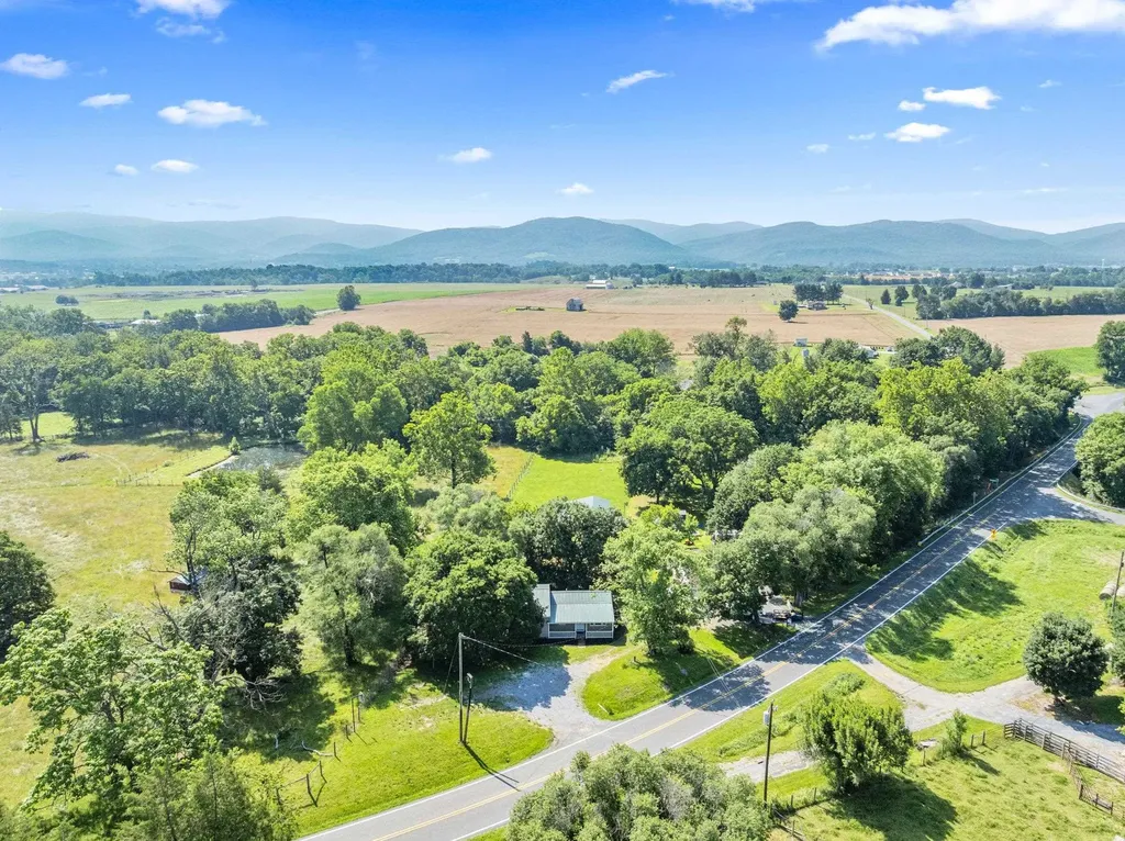 3416 Point Road E Elkton VA 22827