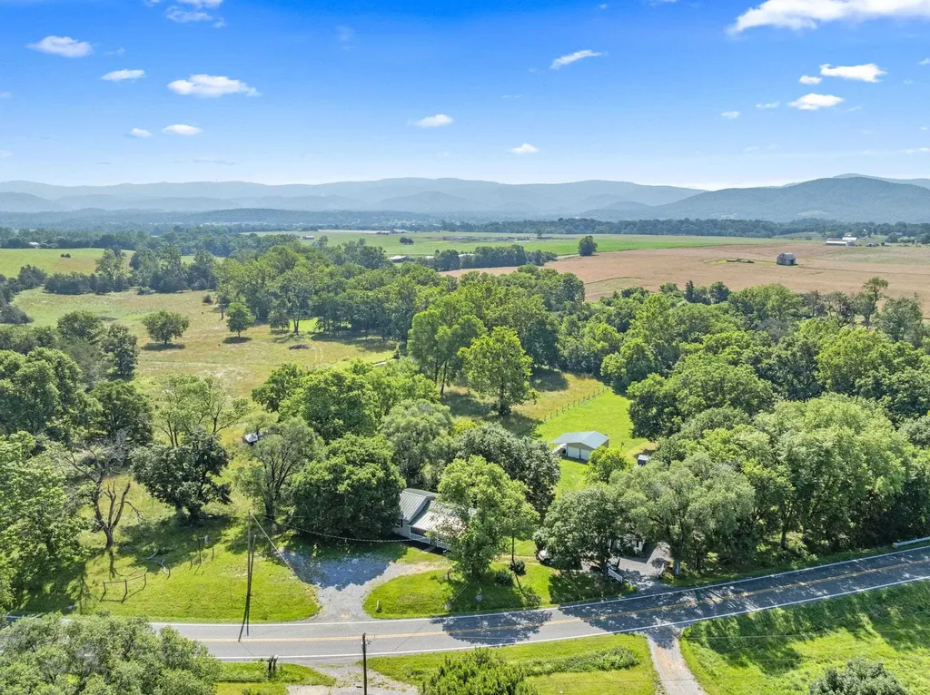 3416 Point Road E Elkton VA 22827