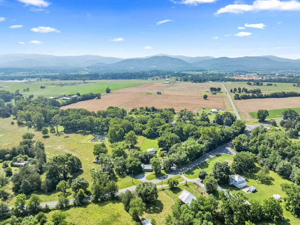 3416 Point Road E Elkton VA 22827