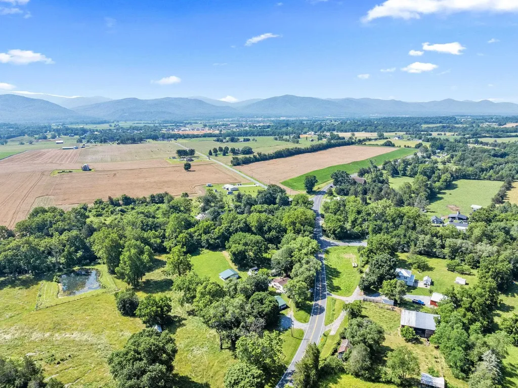 3416 Point Road E Elkton VA 22827