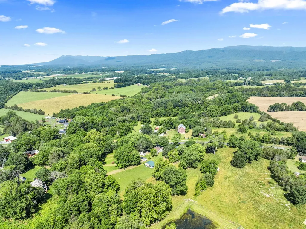 3416 Point Road E Elkton VA 22827