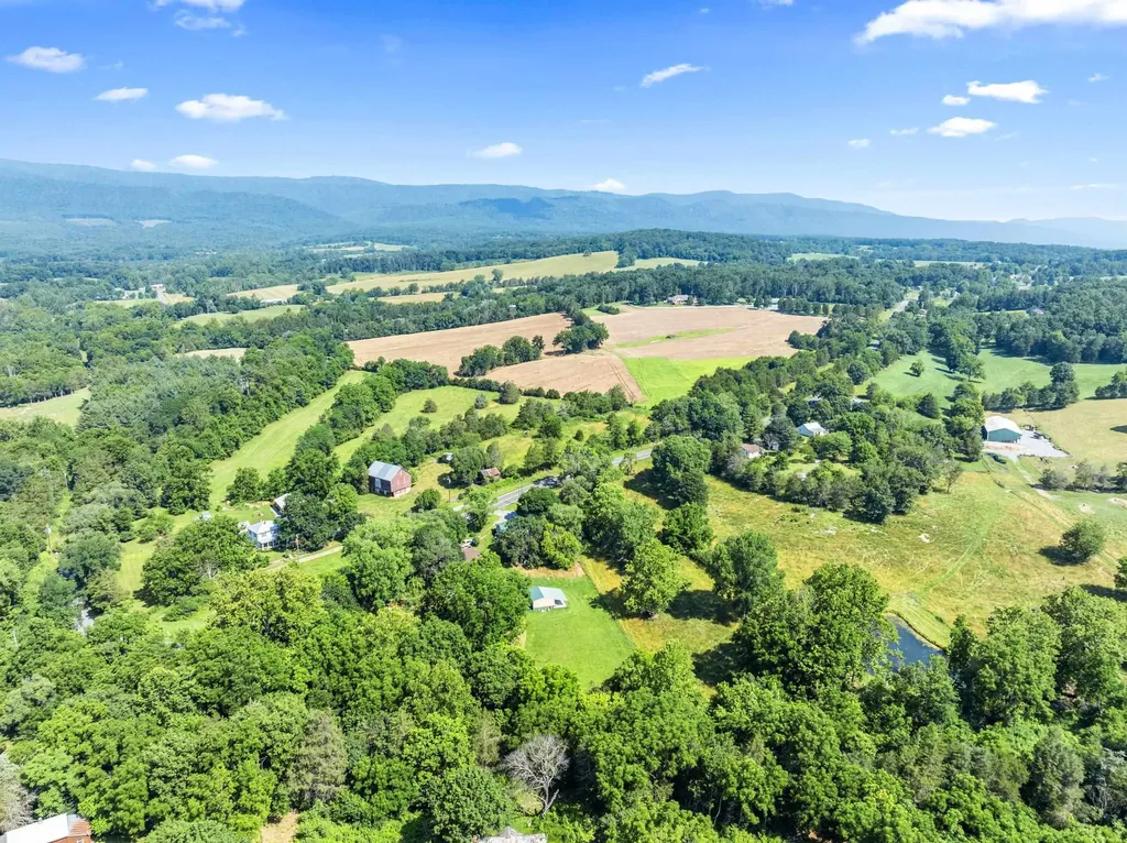 3416 Point Road E Elkton VA 22827