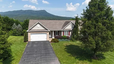 41 Cambridge Circle Rockingham VA 22801