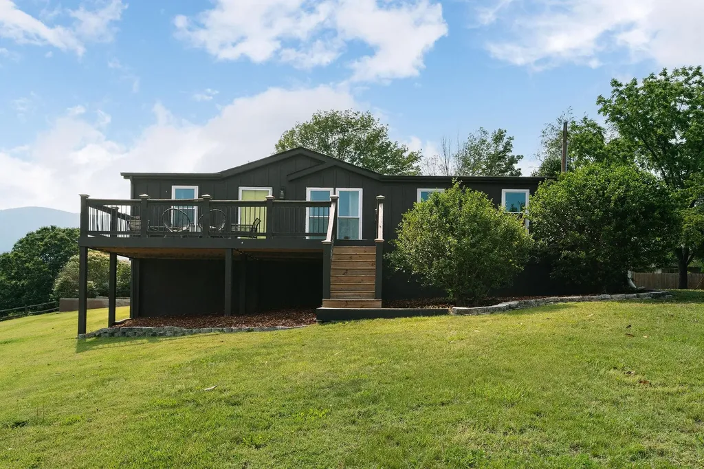 7825 Rockfish Valley Highway Afton VA 22920