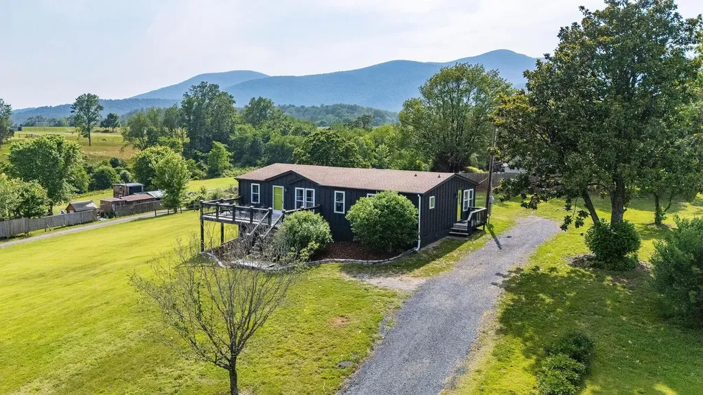 7825 Rockfish Valley Highway Afton VA 22920