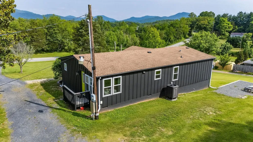 7825 Rockfish Valley Highway Afton VA 22920