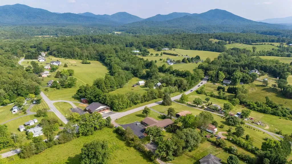 7825 Rockfish Valley Highway Afton VA 22920