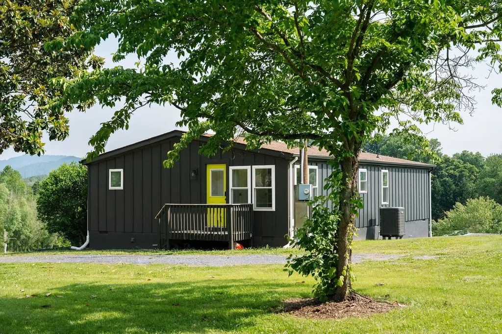 7825 Rockfish Valley Highway Afton VA 22920