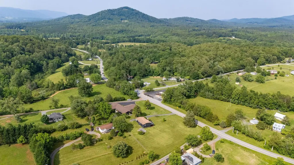 7825 Rockfish Valley Highway Afton VA 22920