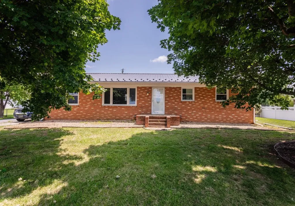 508 Stuart Avenue N Elkton VA 22827