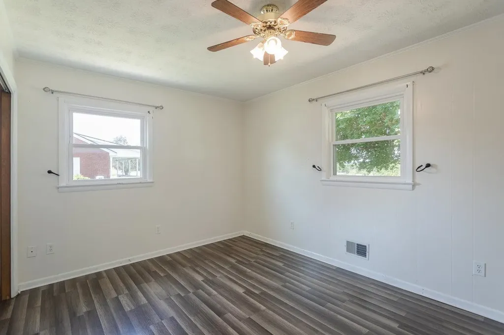 508 Stuart Avenue N Elkton VA 22827