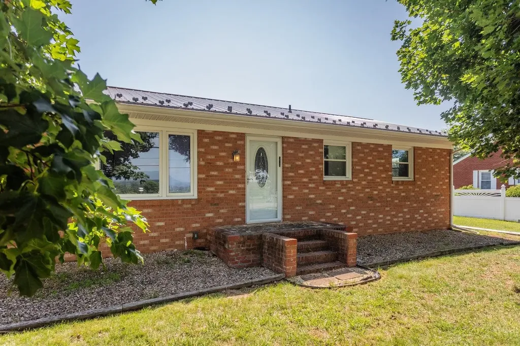 508 Stuart Avenue N Elkton VA 22827