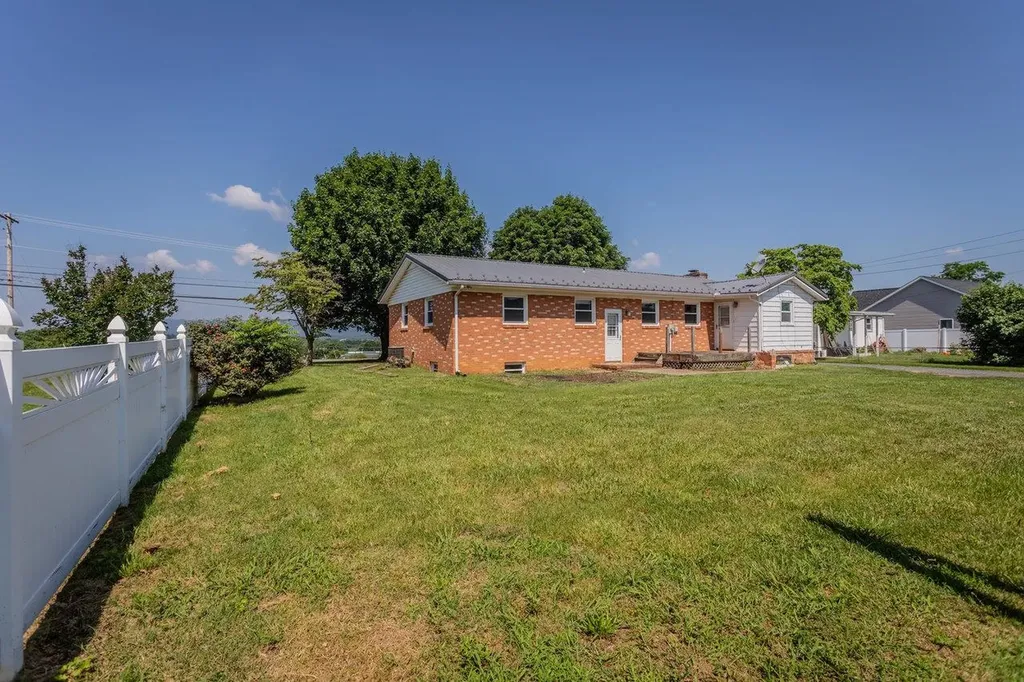 508 Stuart Avenue N Elkton VA 22827