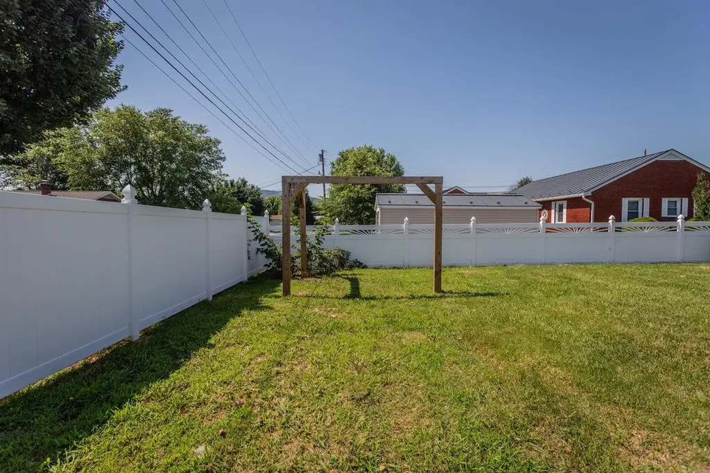 508 Stuart Avenue N Elkton VA 22827