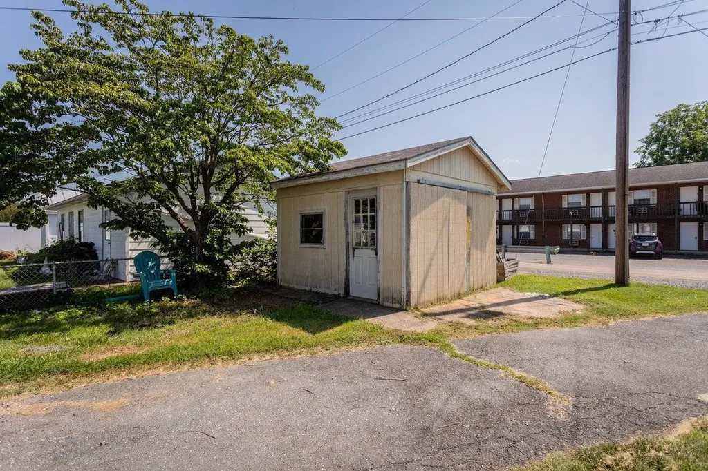 508 Stuart Avenue N Elkton VA 22827