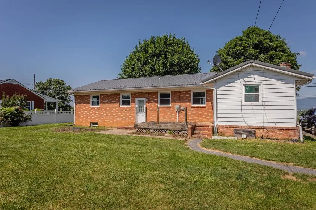 508 Stuart Avenue N Elkton VA 22827