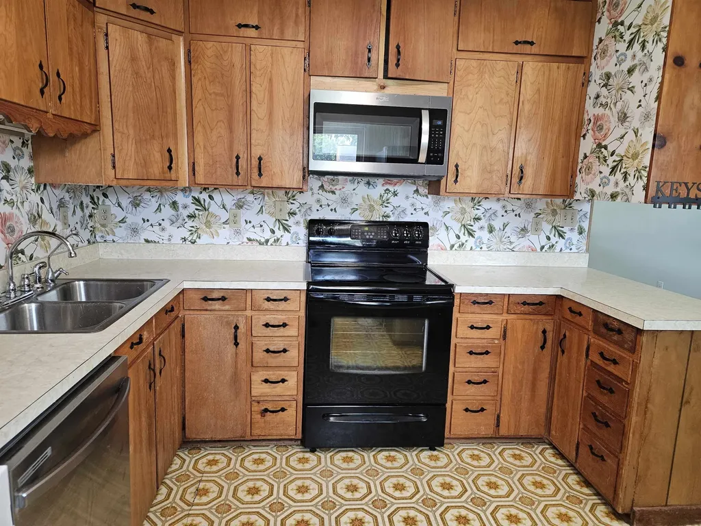 508 Stuart Avenue N Elkton VA 22827