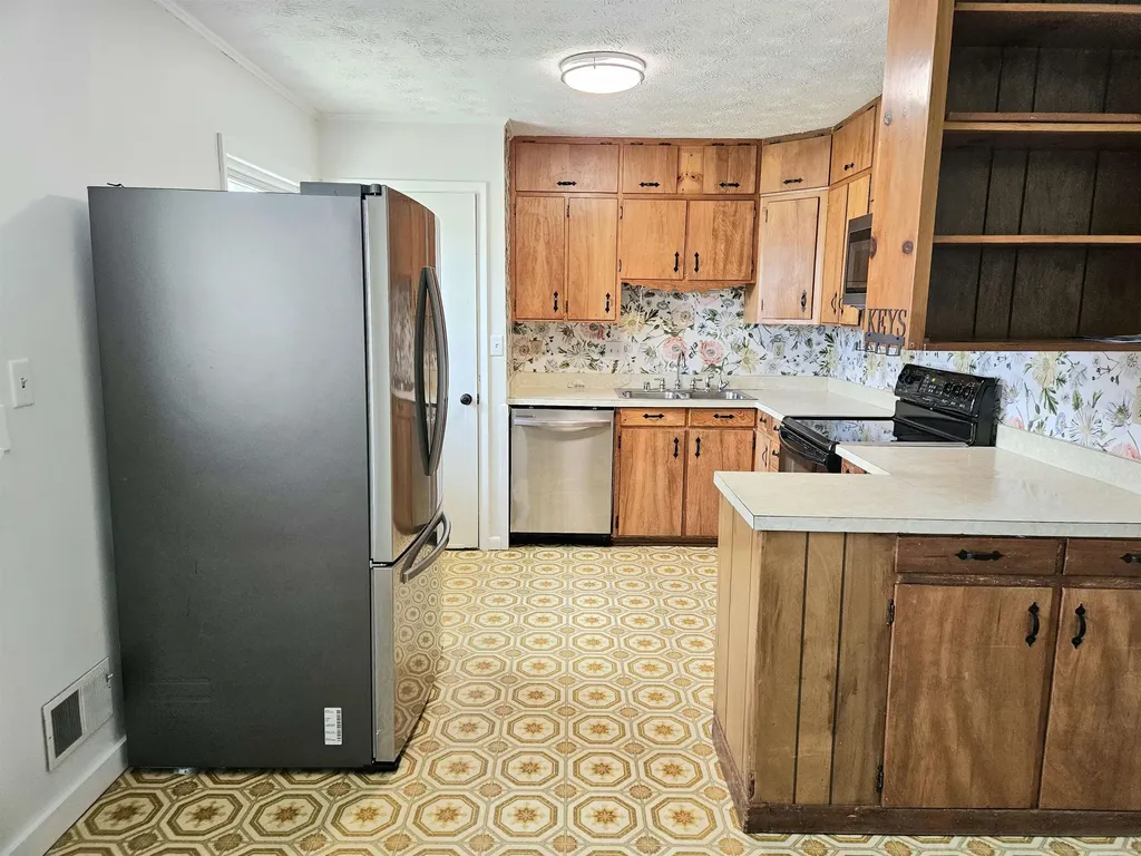 508 Stuart Avenue N Elkton VA 22827