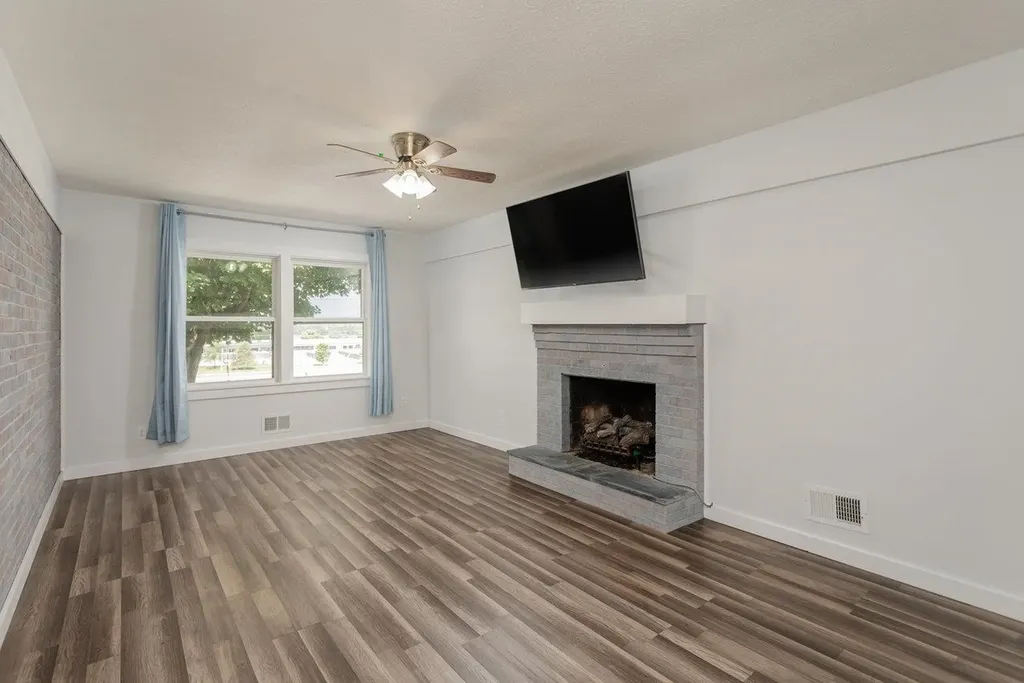 508 Stuart Avenue N Elkton VA 22827