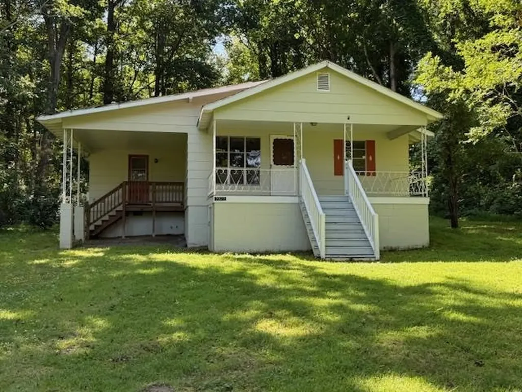 1921 Lakeshore Drive S Louisa VA 23093