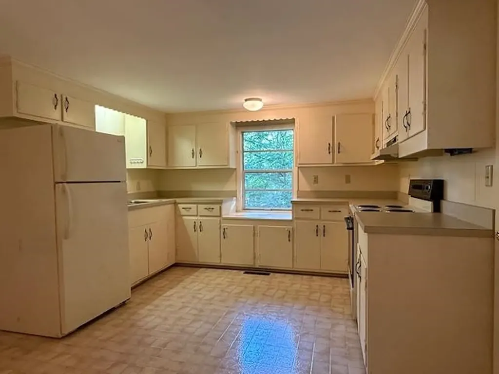 1921 Lakeshore Drive S Louisa VA 23093