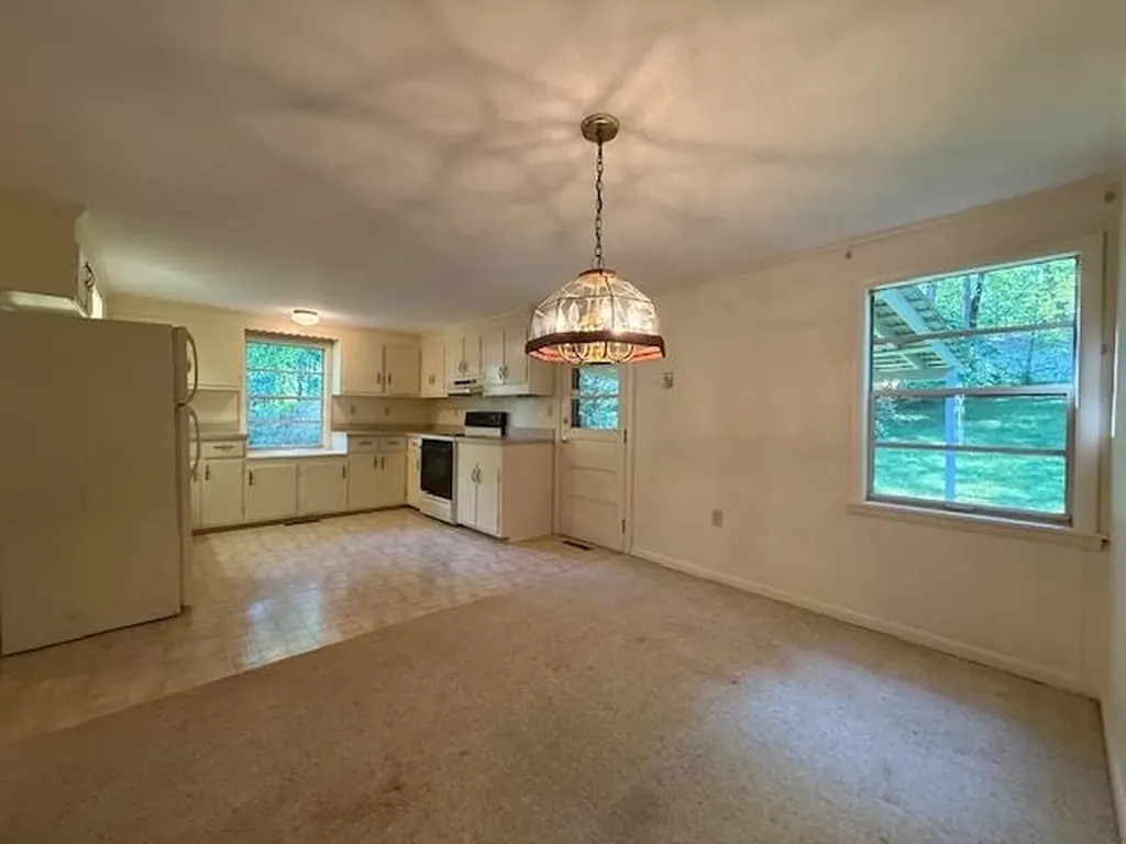 1921 Lakeshore Drive S Louisa VA 23093