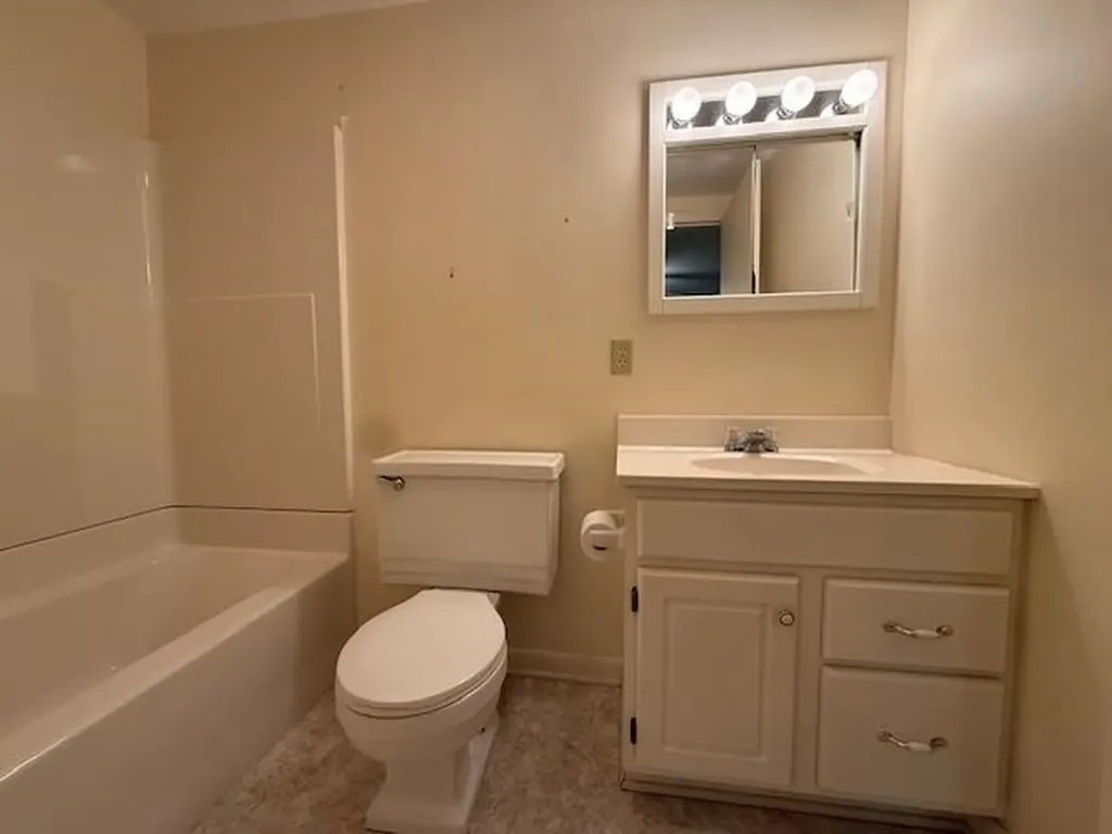 1921 Lakeshore Drive S Louisa VA 23093