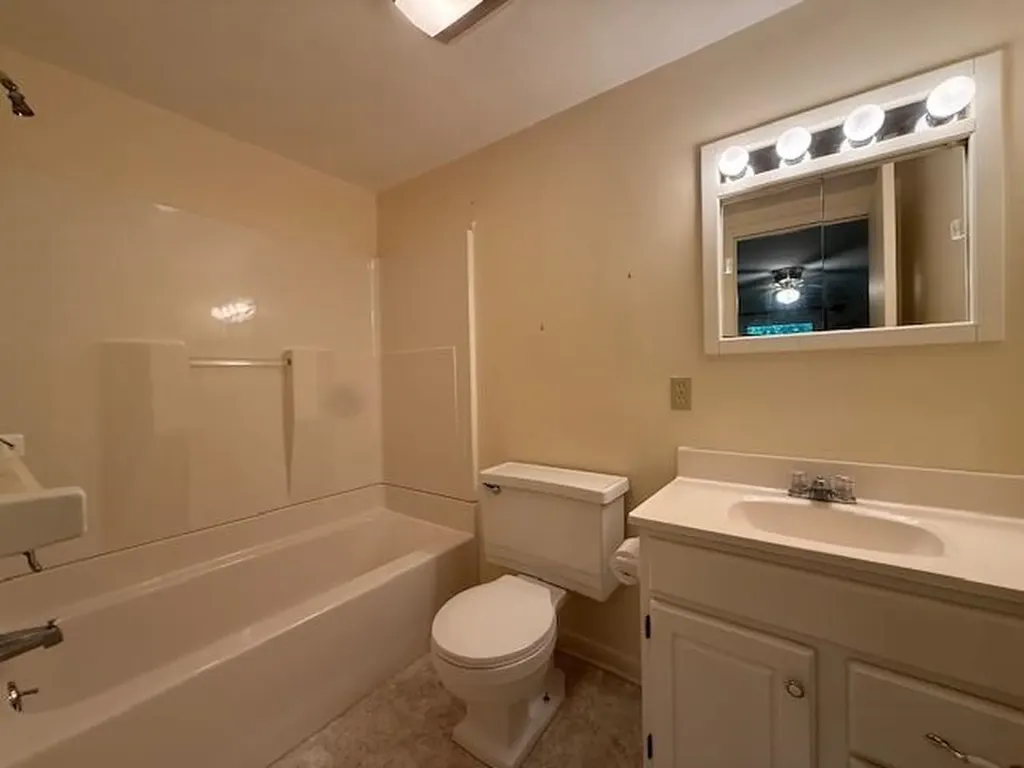 1921 Lakeshore Drive S Louisa VA 23093