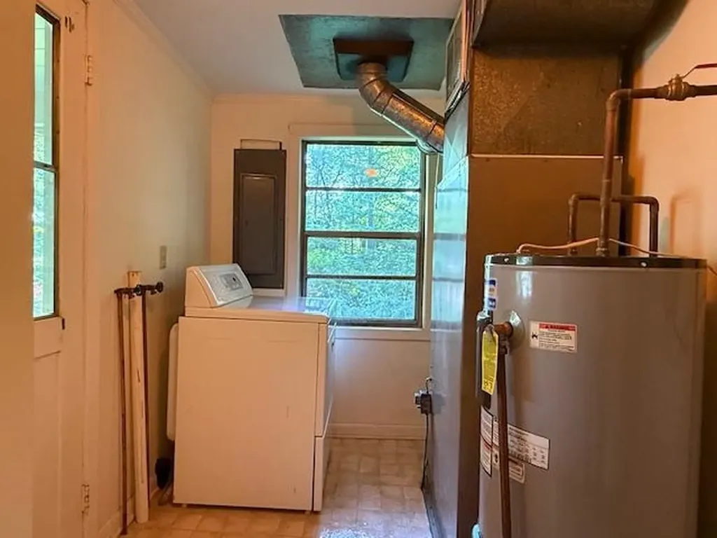 1921 Lakeshore Drive S Louisa VA 23093