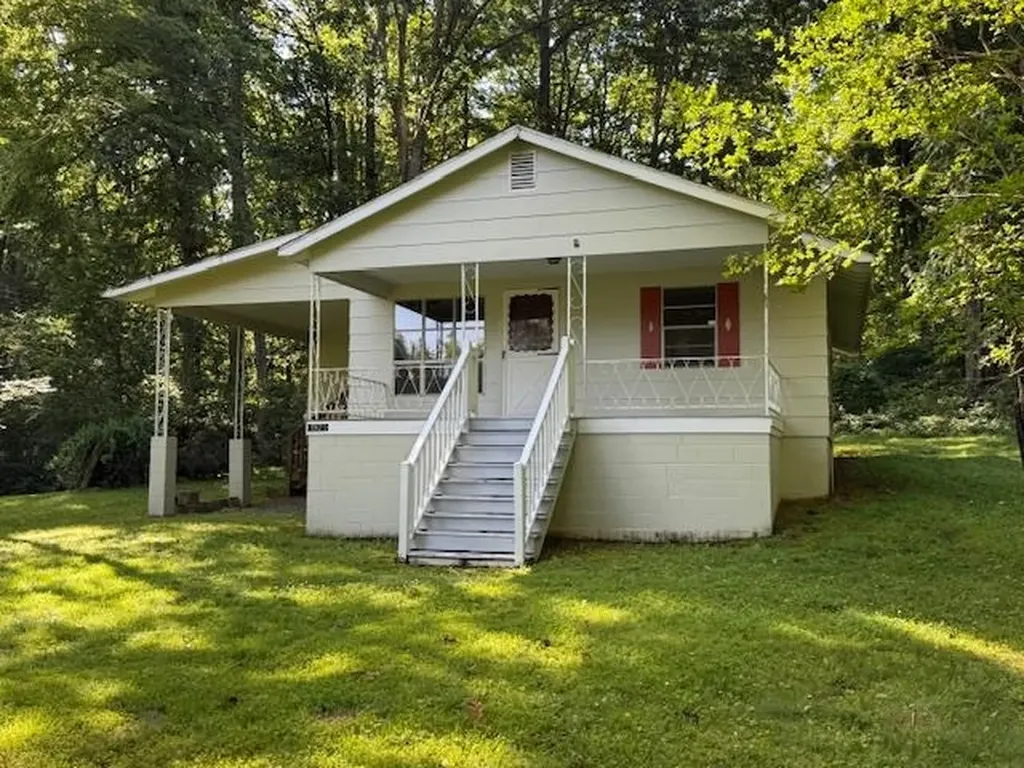 1921 Lakeshore Drive S Louisa VA 23093