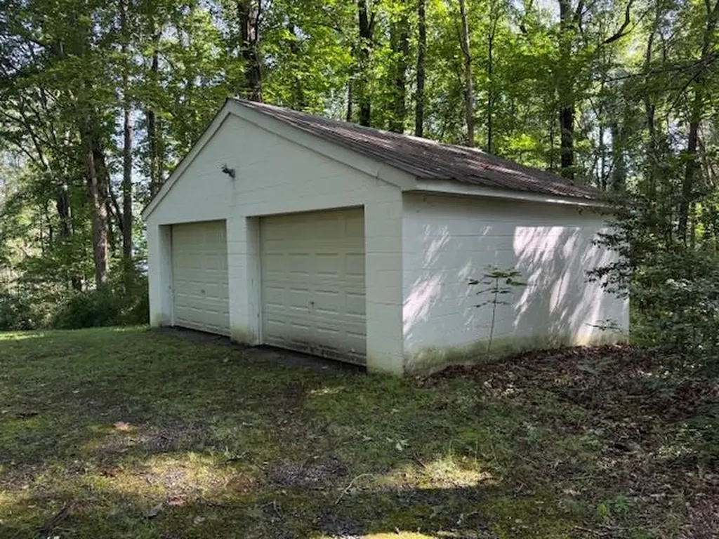 1921 Lakeshore Drive S Louisa VA 23093