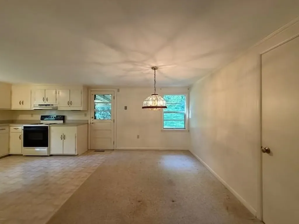 1921 Lakeshore Drive S Louisa VA 23093