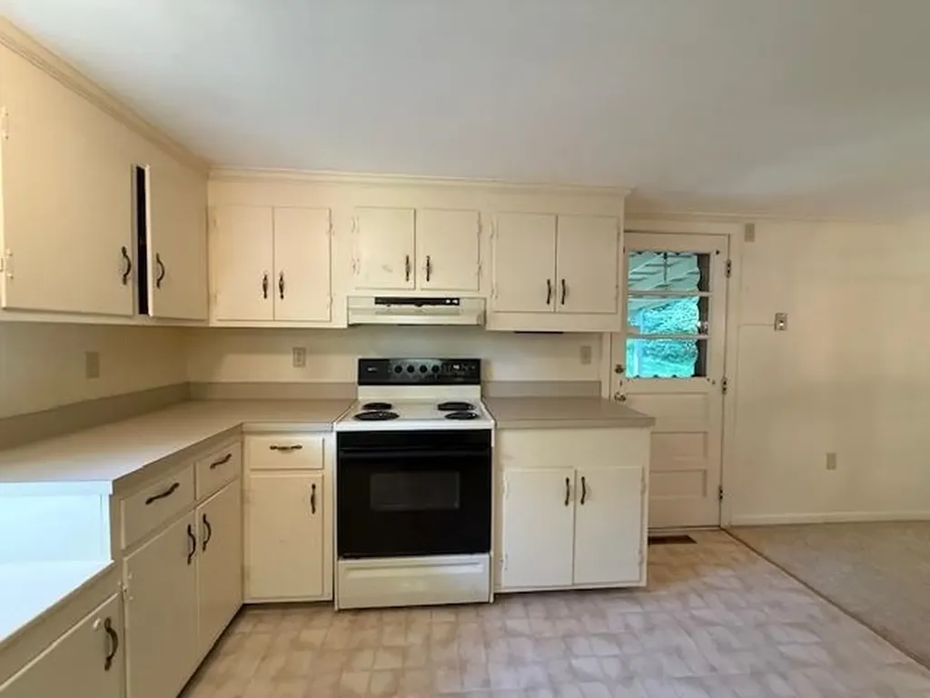 1921 Lakeshore Drive S Louisa VA 23093