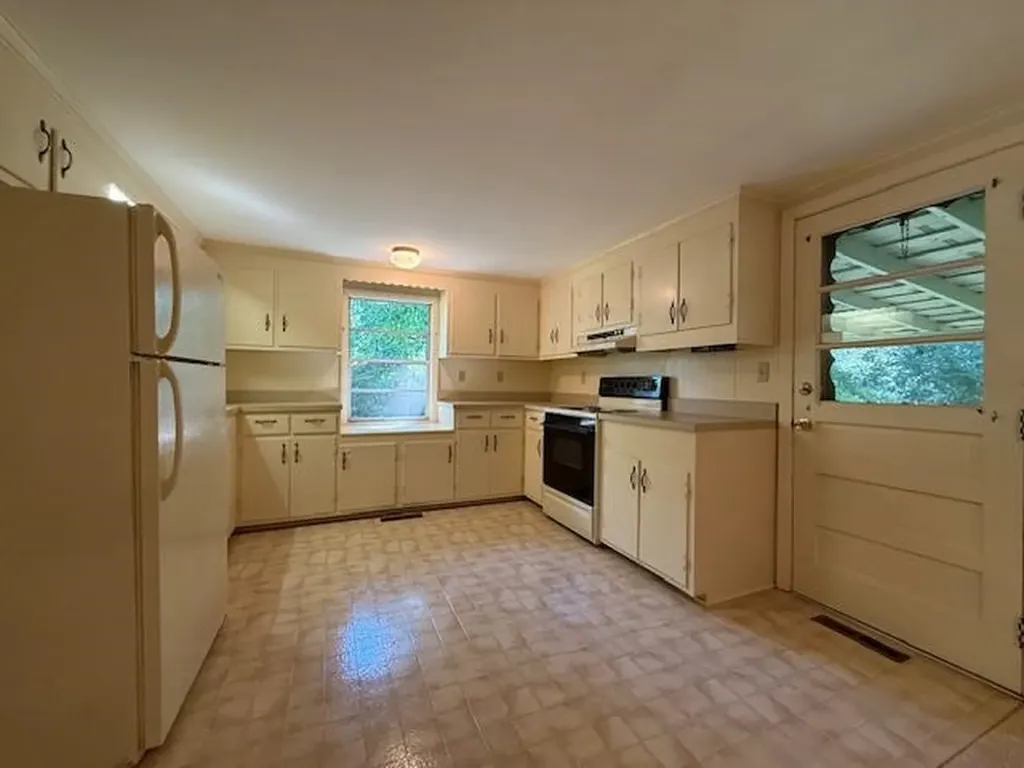 1921 Lakeshore Drive S Louisa VA 23093