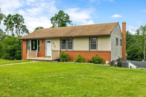 816 Rutherford Street Staunton VA 24401