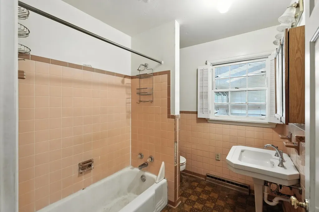 104 College Street W Bridgewater VA 22812