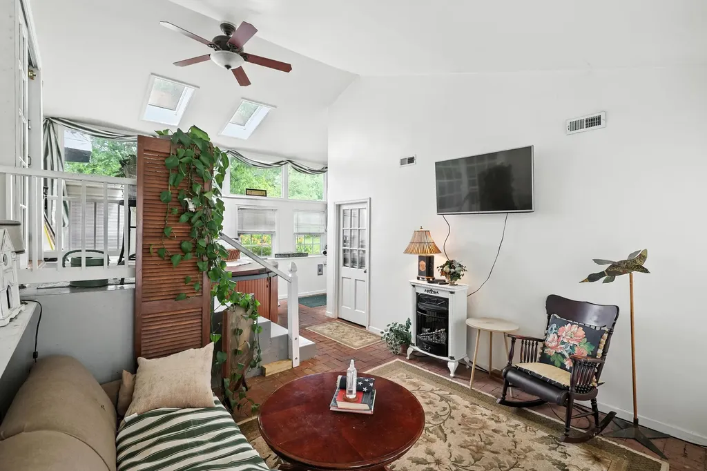 104 College Street W Bridgewater VA 22812