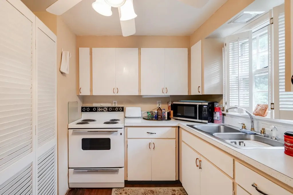 104 College Street W Bridgewater VA 22812