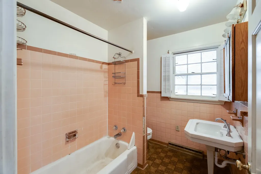 104 College Street W Bridgewater VA 22812