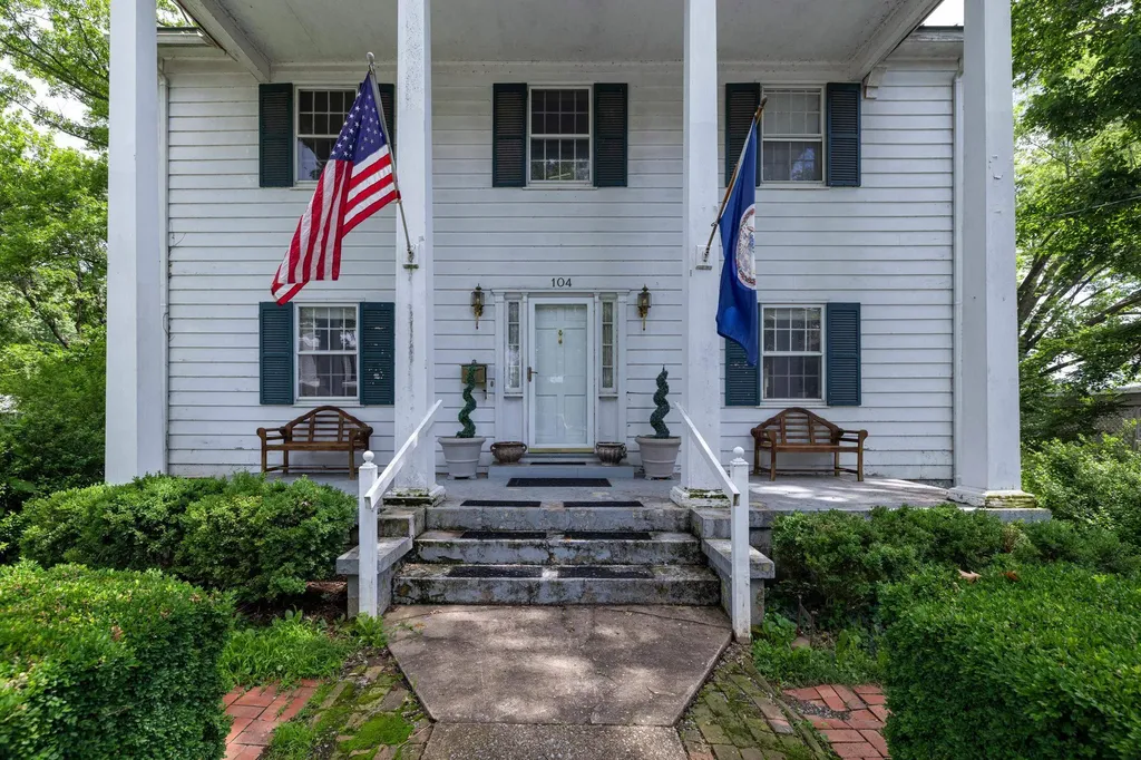 104 College Street W Bridgewater VA 22812