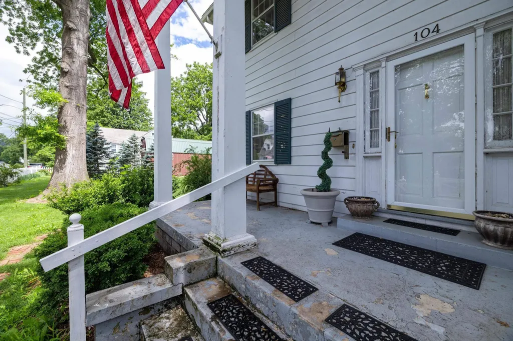 104 College Street W Bridgewater VA 22812