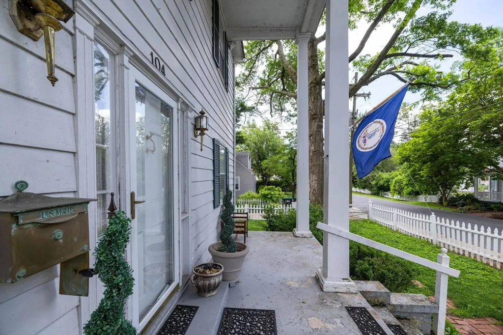 104 College Street W Bridgewater VA 22812