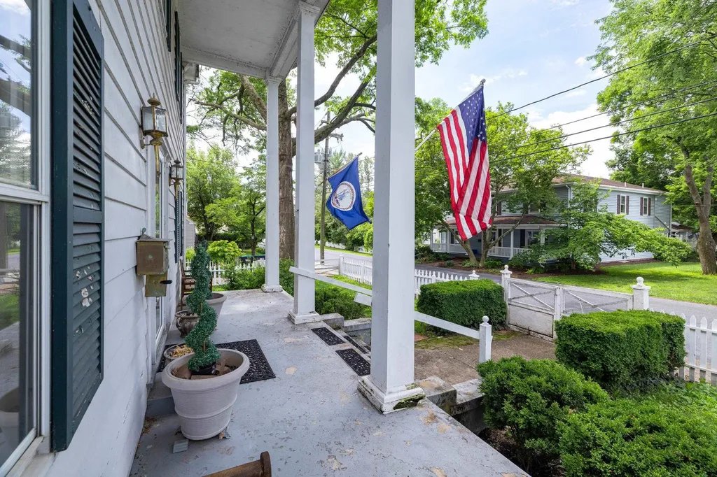 104 College Street W Bridgewater VA 22812