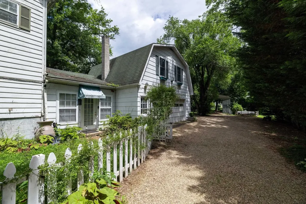 104 College Street W Bridgewater VA 22812