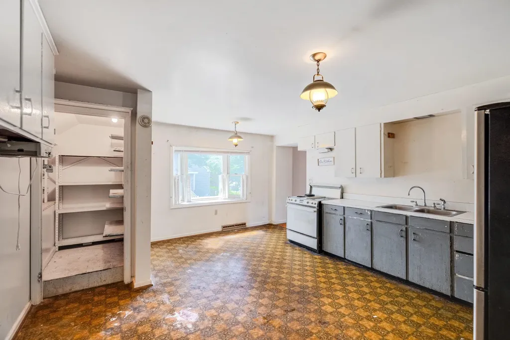 104 College Street W Bridgewater VA 22812