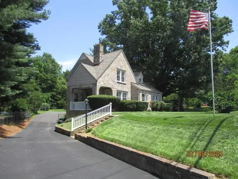 835 Rosser Avenue Waynesboro VA 22980