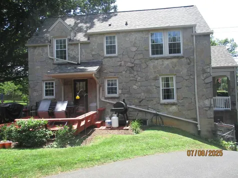 835 Rosser Avenue Waynesboro VA 22980