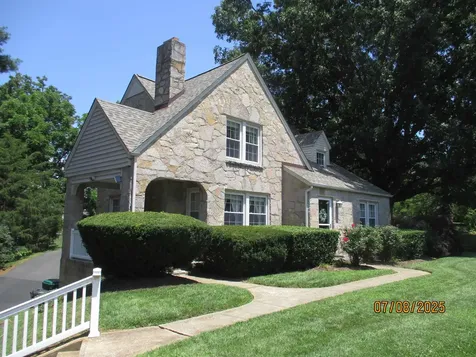 835 Rosser Avenue Waynesboro VA 22980