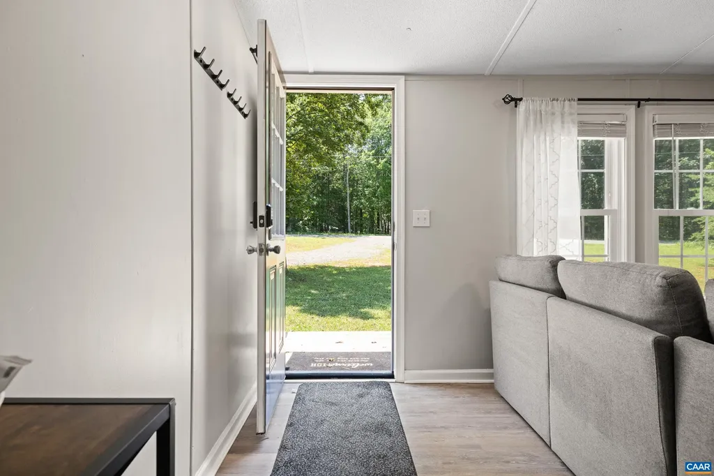 5998 Community House Road Columbia VA 23038