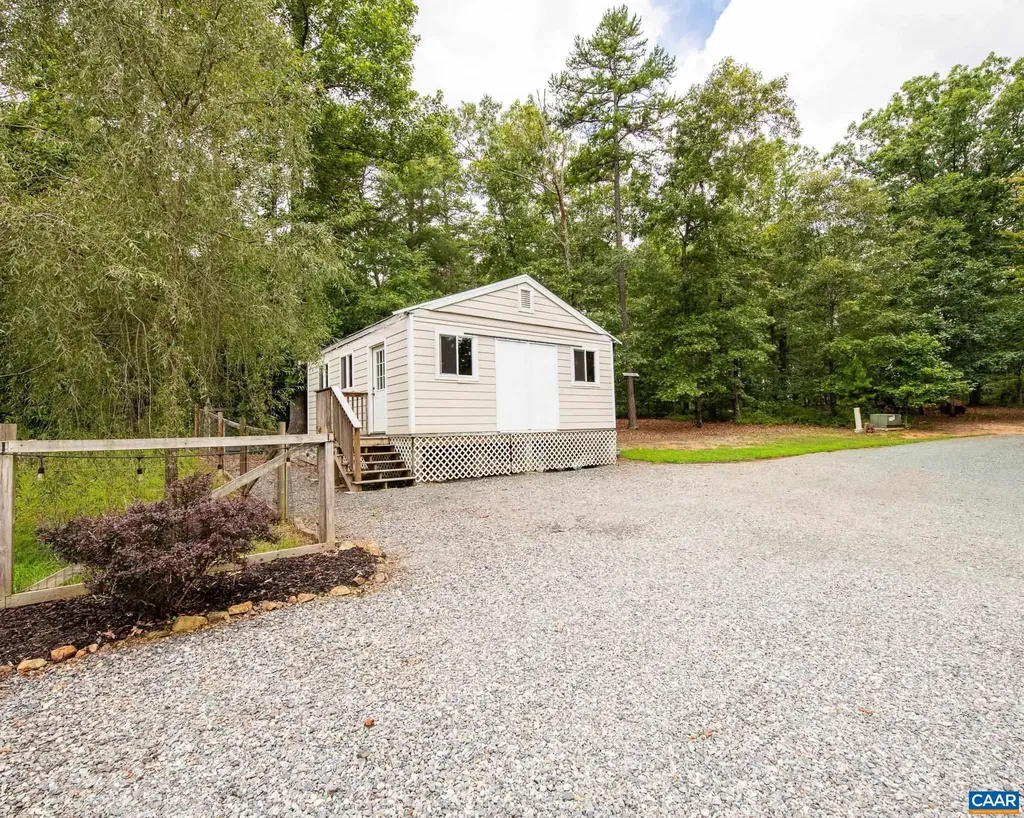 571 Paradise Lane Gordonsville VA 22942